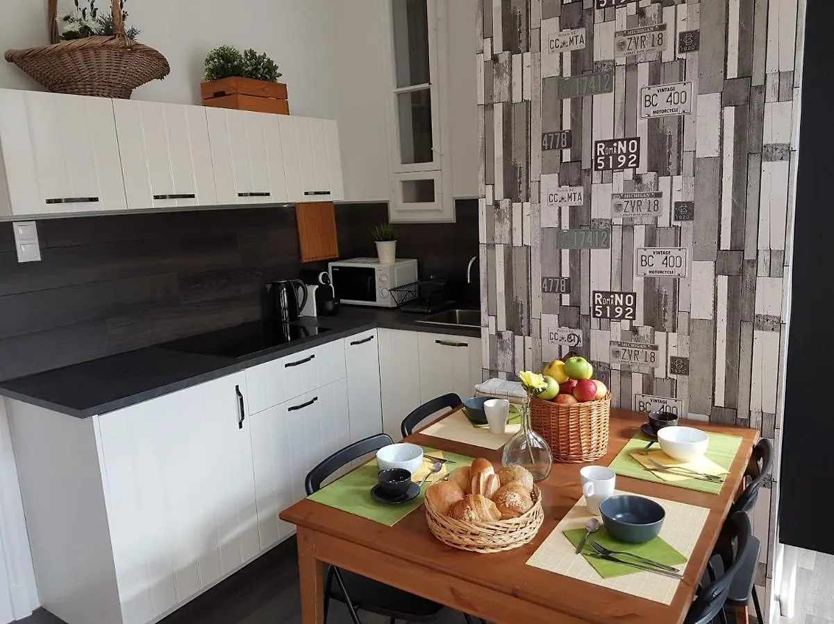 Cozy Design Downtown Apartment Budapest